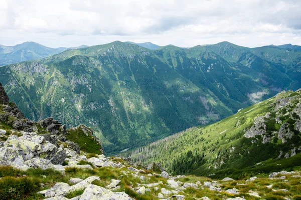 Tatra gebergte in Slowakije bedekt met wolken — Stockfoto