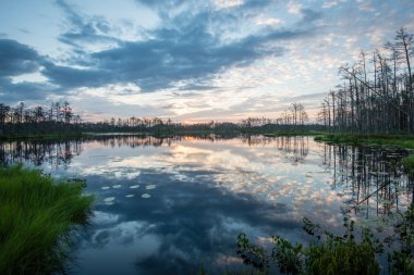 Göl su yansımalar gündoğumu