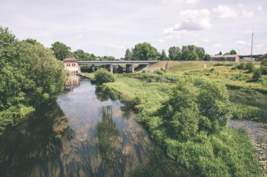güzel nehir orman - vintage film etkisi