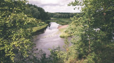 güzel nehir orman - vintage film etkisi