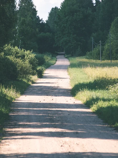 Camino de campo simple en verano - efecto de película vintage —  Fotos de Stock