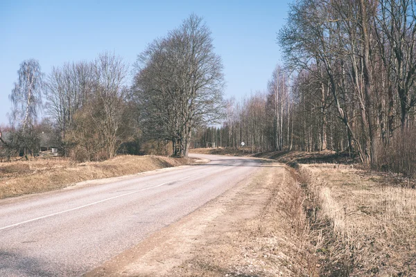 Enkel väg i sommar - vintage film effekt — Stockfoto