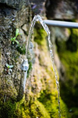 Şelale sıçramalarına closeup içinde