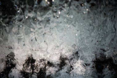 Şelale sıçramalarına closeup içinde