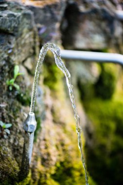 Şelale sıçramalarına closeup içinde