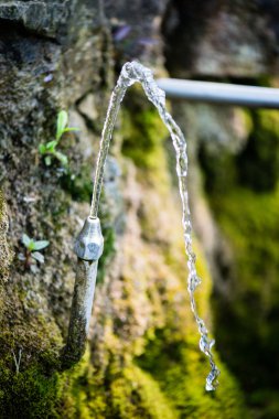 Şelale sıçramalarına closeup içinde