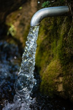Şelale sıçramalarına closeup içinde