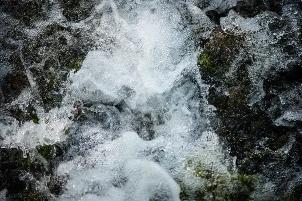 Salpicaduras de cascada en primer plano — Foto de Stock