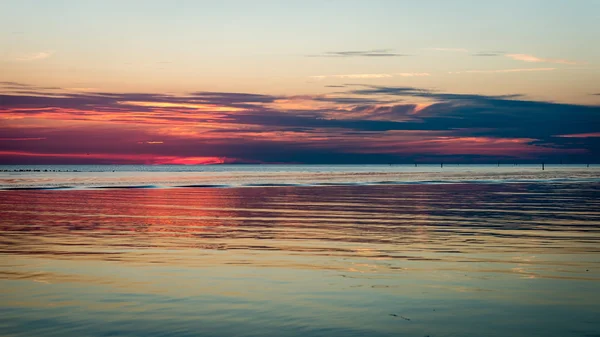 Beautiful summer sunset at the river with blue sky, red and oran — Stock Photo, Image