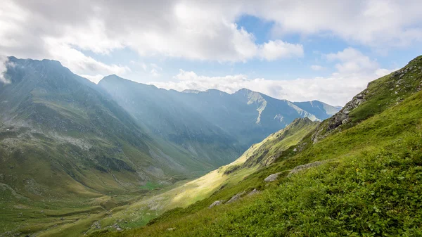 Fagaras gebergte in zuidelijke Karpaten, Roemenië — Stockfoto