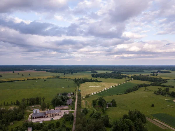 Paisaje Aéreo Rural Con Caminos Campos Verdes Verano Bajo Cielo — Foto de Stock