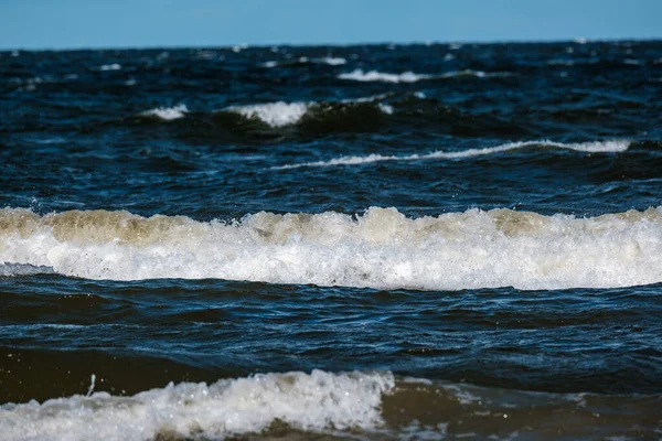 Plage Mer Avec Sable Blanc Eau Bleue Avant Tempête Vagues — Photo