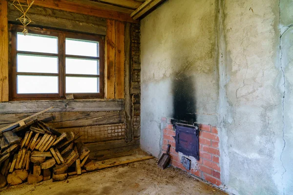 Viejo Edificio Interior Con Tablones Madera Pared Ladrillo Rojo Marrón —  Fotos de Stock