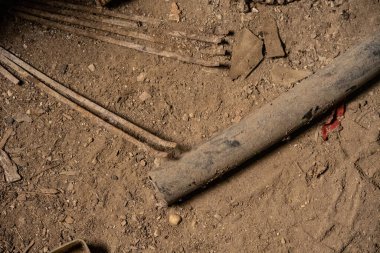 hurda metal parçaları ve eski paslı aletler terk edilmiş atölye eski dokular