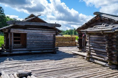 Eski ahşap kalenin detayları. Antik insanların yerleşim yeri