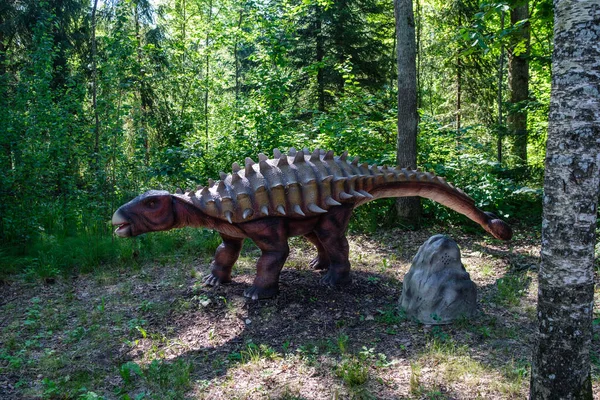 Dinosaurios Artificiales Antiguas Esculturas Reptiles Parque Ambiente Verde Verano — Foto de Stock