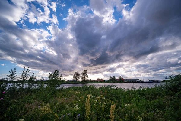 Dramatic Storm Clouds Sea Port Summer Blue Water — Stock Photo, Image