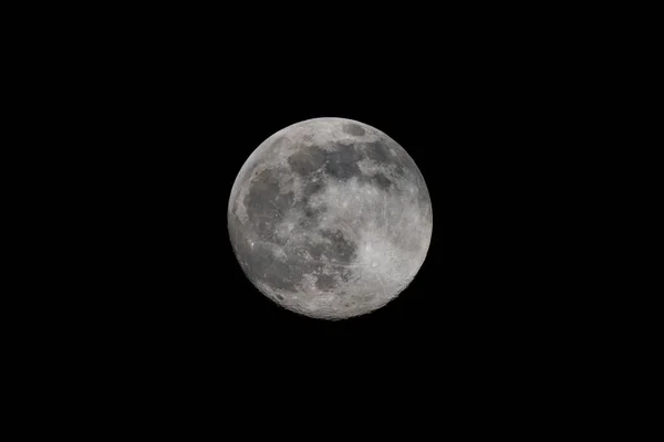 Volle Maan Aan Hemel Met Wat Wolkenstof Gedetailleerde Maanopname — Stockfoto