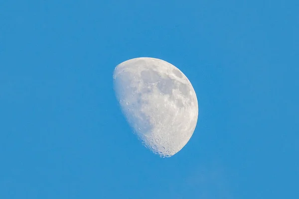 Vollmond Himmel Mit Etwas Wolkenstaub Detaillierte Mondaufnahmen — Stockfoto