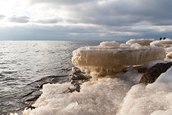 Blocchi di ghiaccio congelati in mare — Foto Stock