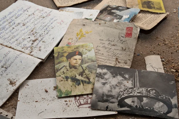 Mektup ve Kartpostallar eski evinde eski parçaları — Stok fotoğraf