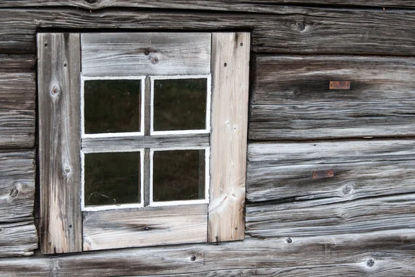 Casa de madeira velha com janela — Fotografia de Stock