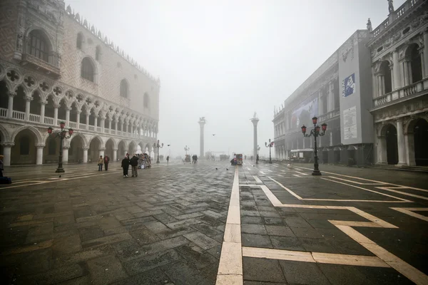 Niebla vista de la calle en Venecia —  Fotos de Stock