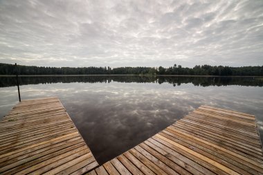 boardwalk Gölü bulutlarda yansıması