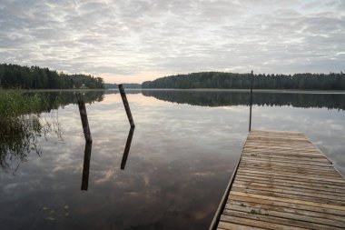 boardwalk Gölü bulutlarda yansıması