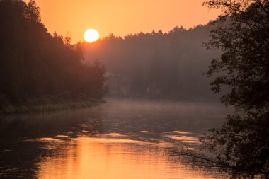 boardwalk Gölü bulutlarda yansıması