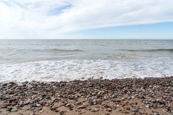 Playa rocosa en el mar báltico —  Fotos de Stock
