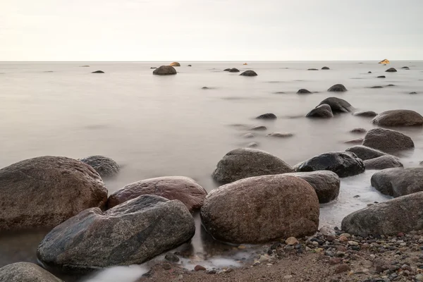 Βραχώδης παραλία στη Βαλτική θάλασσα — Φωτογραφία Αρχείου