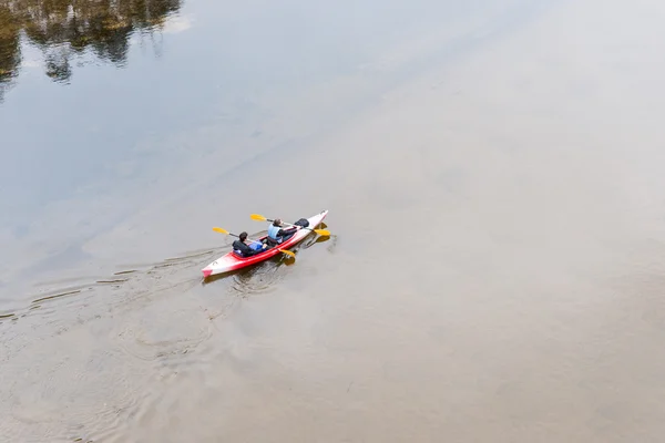 People in boat down the river — Stock Photo, Image