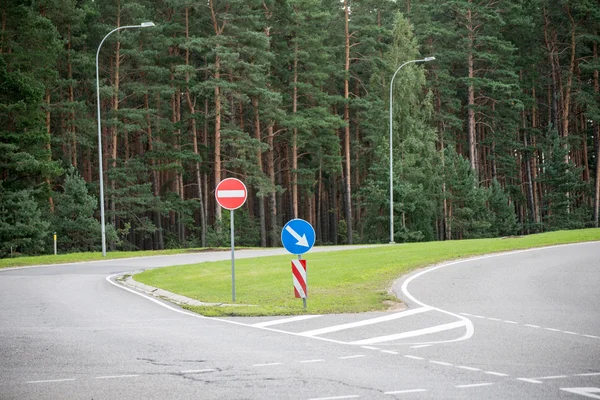 Road signs and lines on asphalt — Stock Photo, Image