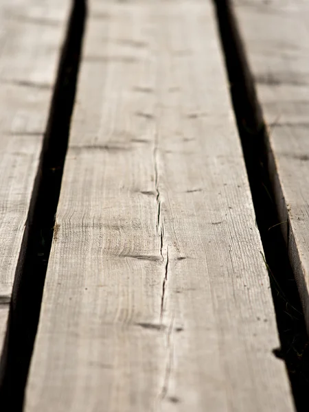 Asse di legno con schegge e crepe — Foto Stock