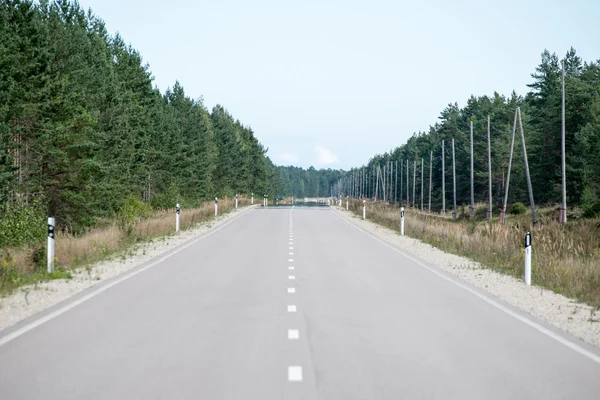 Drivande tom motorvägen i sommar — Stockfoto