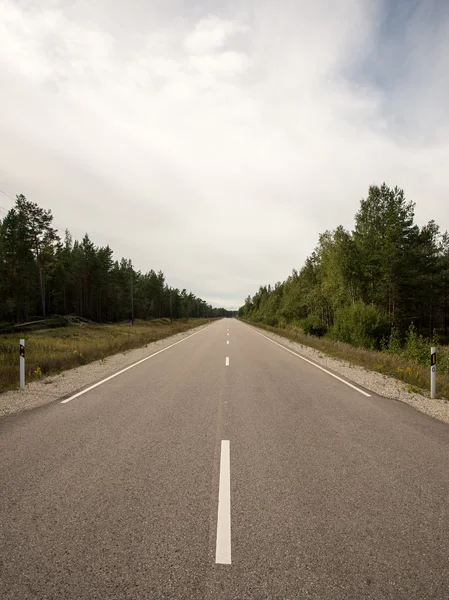 Jazdy puste autostrady w lecie — Zdjęcie stockowe