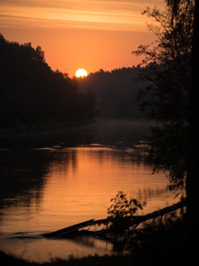 boardwalk Gölü bulutlarda yansıması