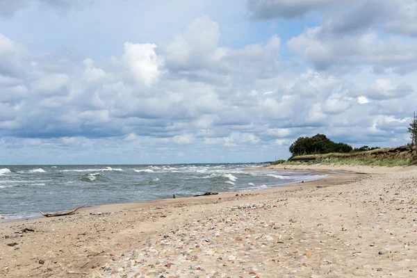 Skalnatá pláž v Baltském moři — Stock fotografie