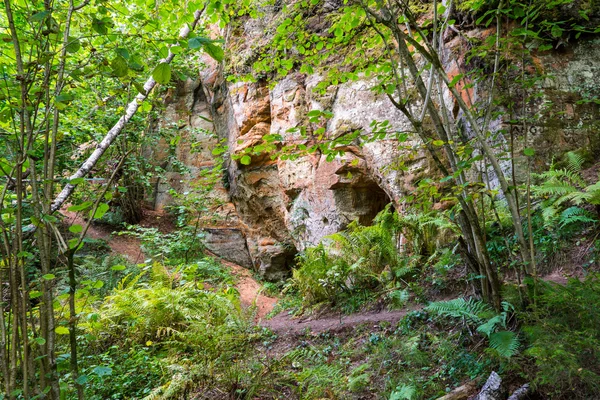 kumtaşı kayalıklarla yazıtlı