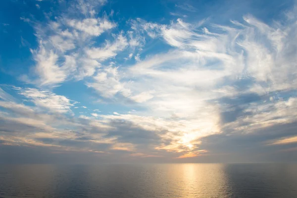 Blauer Himmel mit Wolken Nahaufnahme — Stockfoto