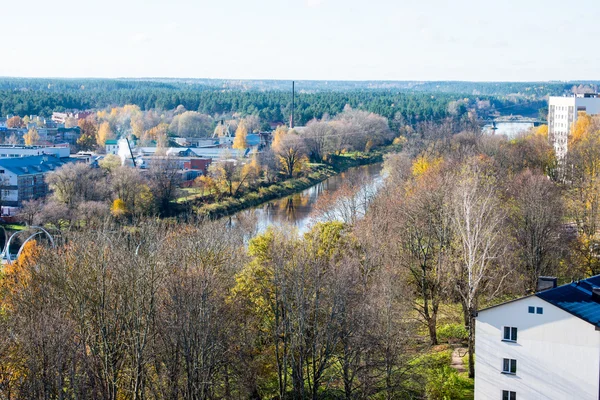 Kis város panoráma a fenti őszén — Stock Fotó