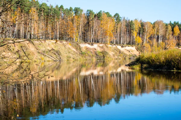 Scenic autumn colored river in country — Stock Photo, Image