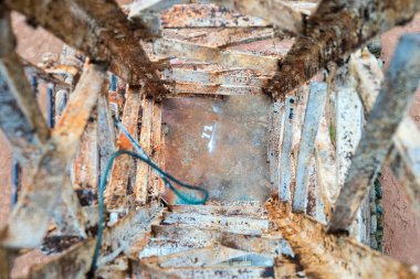 Eski yapılar paslı metal parça