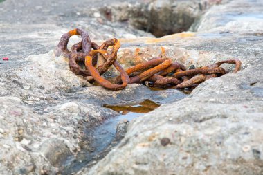 Eski yapılar paslı metal parça