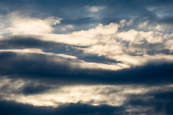 Formazione di nuvole sul paesaggio rurale — Foto Stock