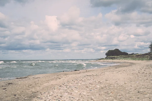 Rocky beach in baltic sea. Vintage. — Stock Photo, Image