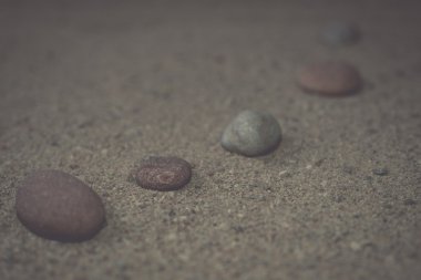 Zen Bahçe kum dalgaları ve Taş heykeller. Vintage.