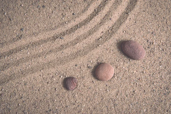 Zen jardin vagues de sable et sculptures de roche. Vintage . — Photo