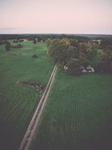 Grüne Felder Luftaufnahme vom Aussichtsturm. Jahrgang. — Stockfoto